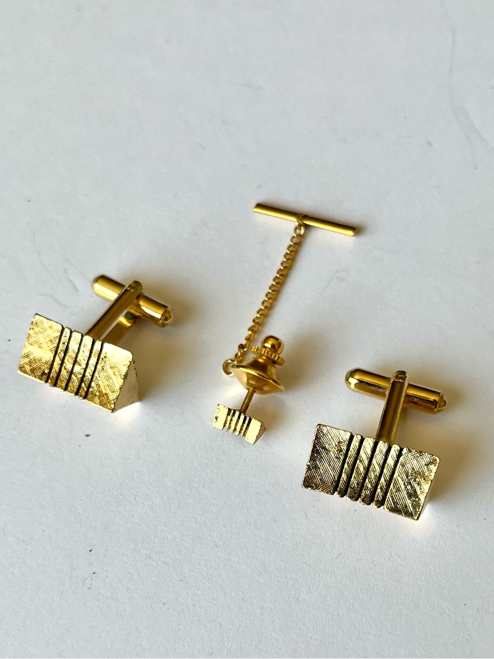 Vintage gold tone cufflinks and tie tack set!